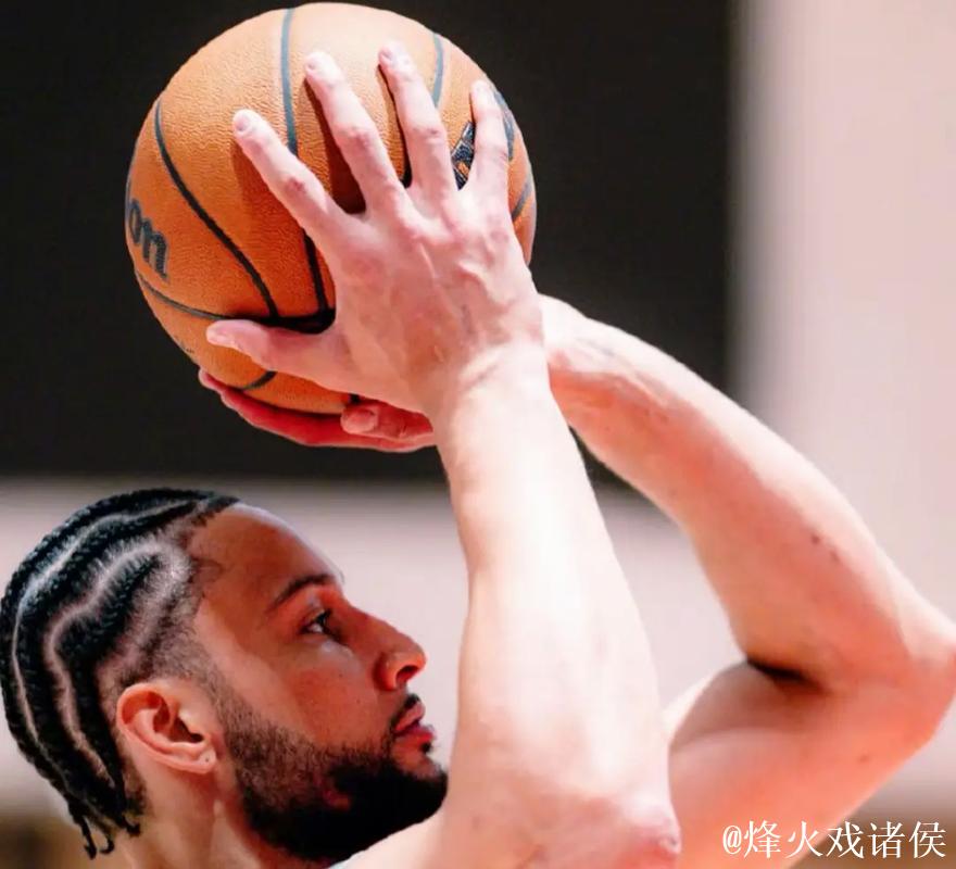 毫无准星！小西蒙斯全场9投仅3中，三分5中0得到9分1助攻