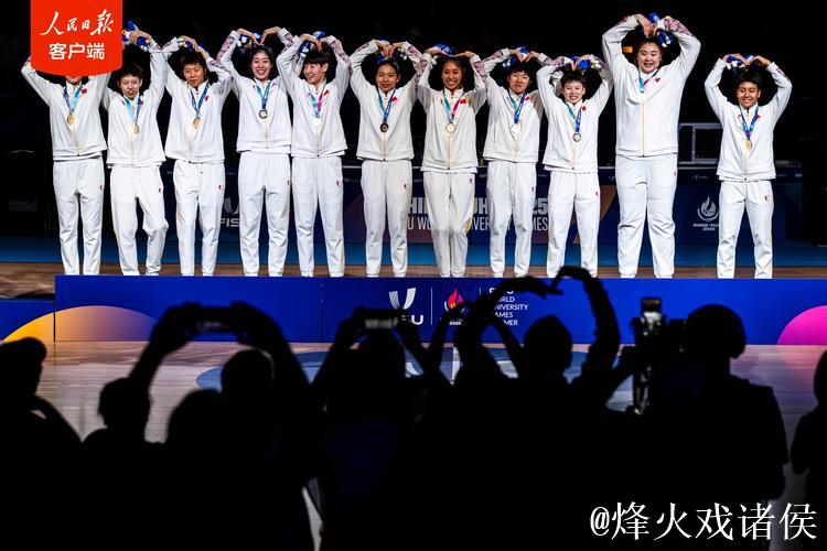 中国大学生女篮力压美国队夺冠 大运会成功卫冕